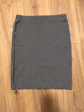 Ann Taylor Black and White Patterned Pencil Skirt